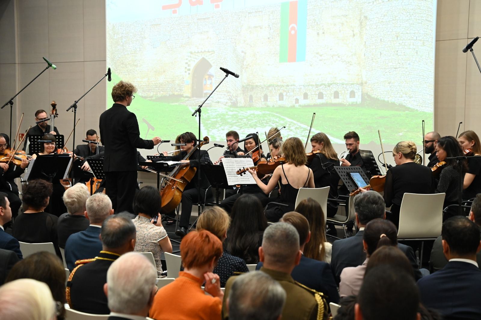 Konzertsaal mit Publikum